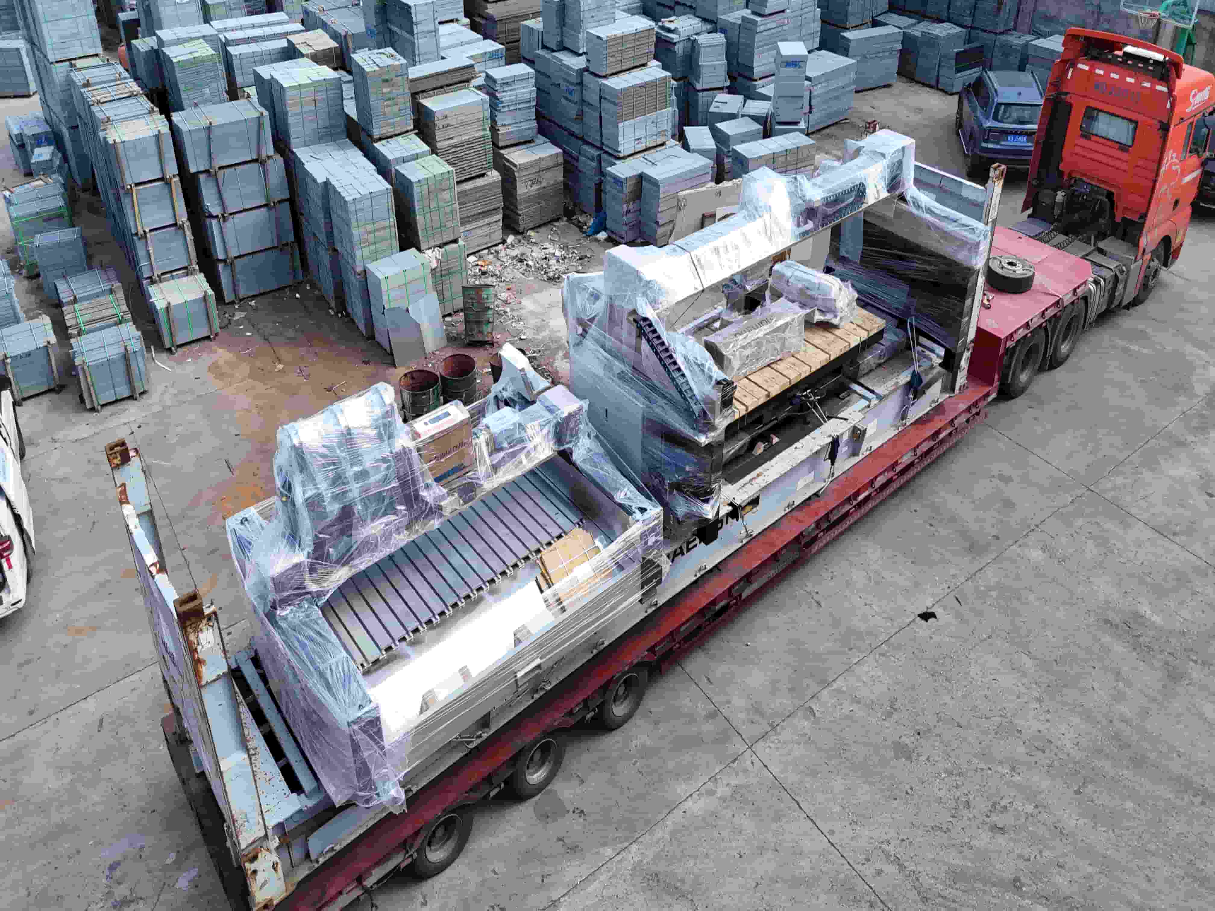 Jinzuan suministra una máquina de corte de puente de 5 ejes y una máquina de grabado de 3 cabezales a España, estableciendo nuevos estándares en el procesamiento de piedra.