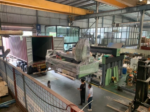 Actualización de envíos de julio: Dos máquinas CNC para piedra entregadas con éxito en Vietnam.